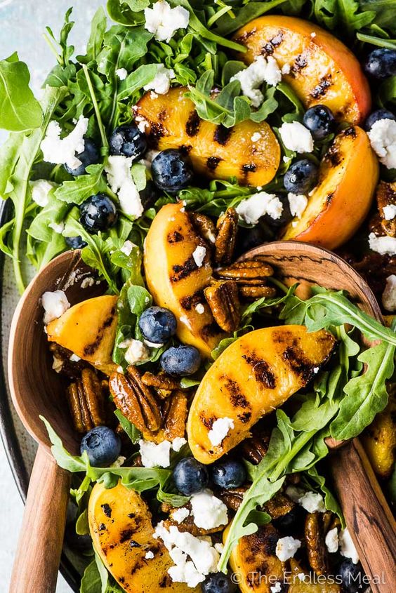 RECIPE : GRILLED PEACH SALAD WITH CURRY PECANS & HONEY VINAIGRETTE
